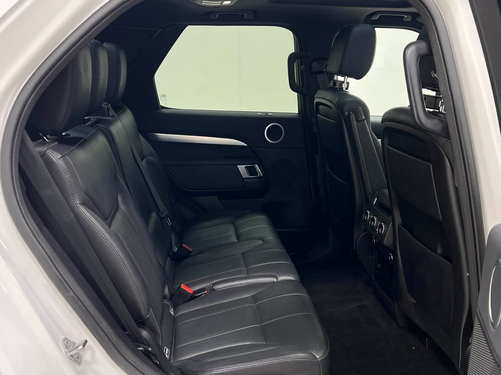 Used 2020 Land Rover Discovery Landmark image 37