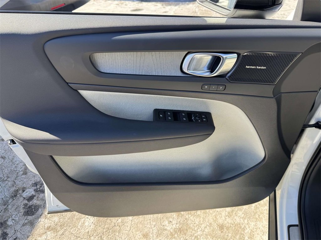 Used 2023 Volvo XC40 B5 Plus w/ Driver Assist Package image 14