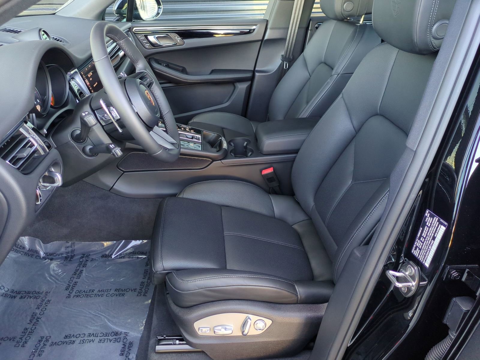 Certified 2026 Porsche Macan image 5