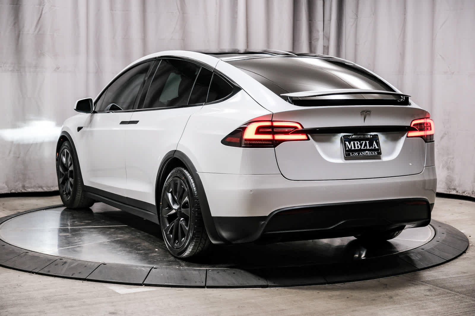 Used 2023 Tesla Model X AWD/4WD image 2