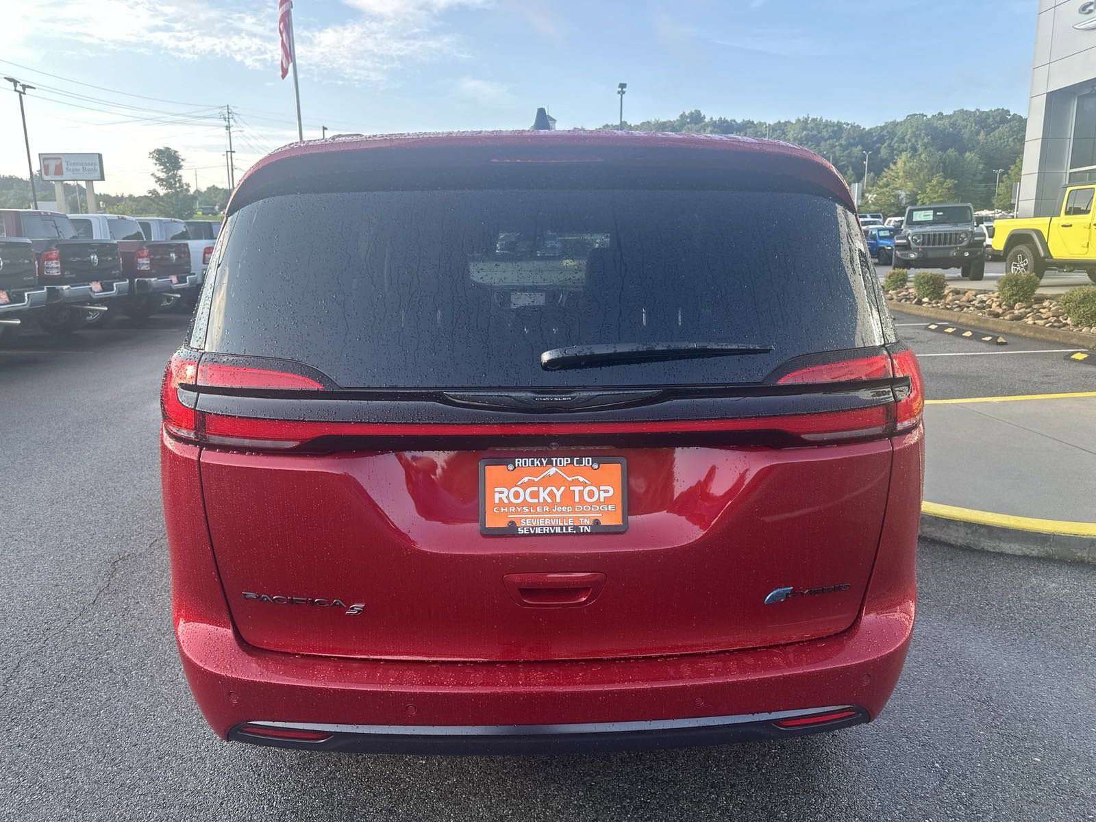 New 2024 Chrysler Pacifica Premium FWD image 10