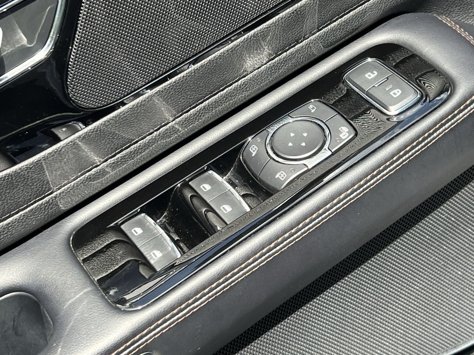 Used 2022 Lincoln Aviator AWD w/ Premium Package image 20