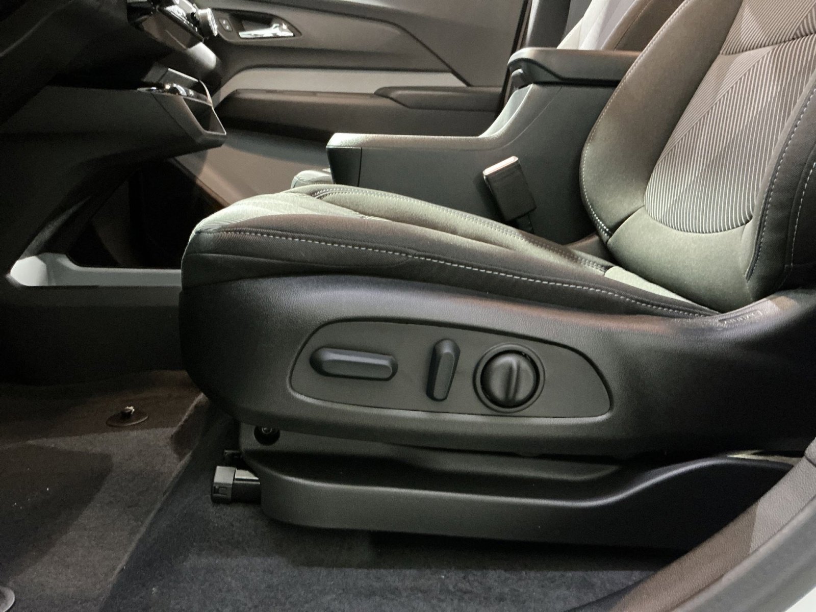 New 2027 Chevrolet Bolt LT w/ Comfort Package image 22