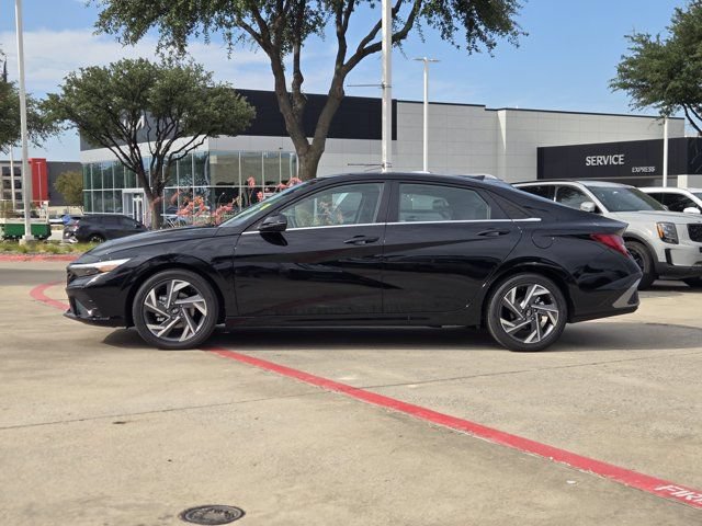 Certified 2026 Hyundai Elantra Limited FWD image 4