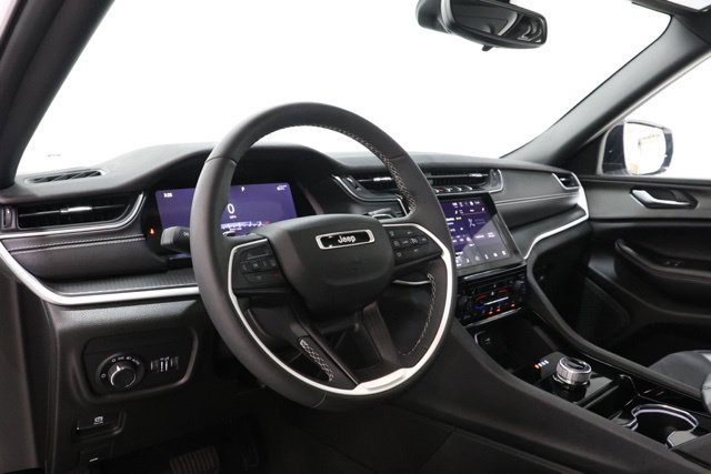 Used 2023 Jeep Grand Cherokee Altitude AWD/4WD image 15