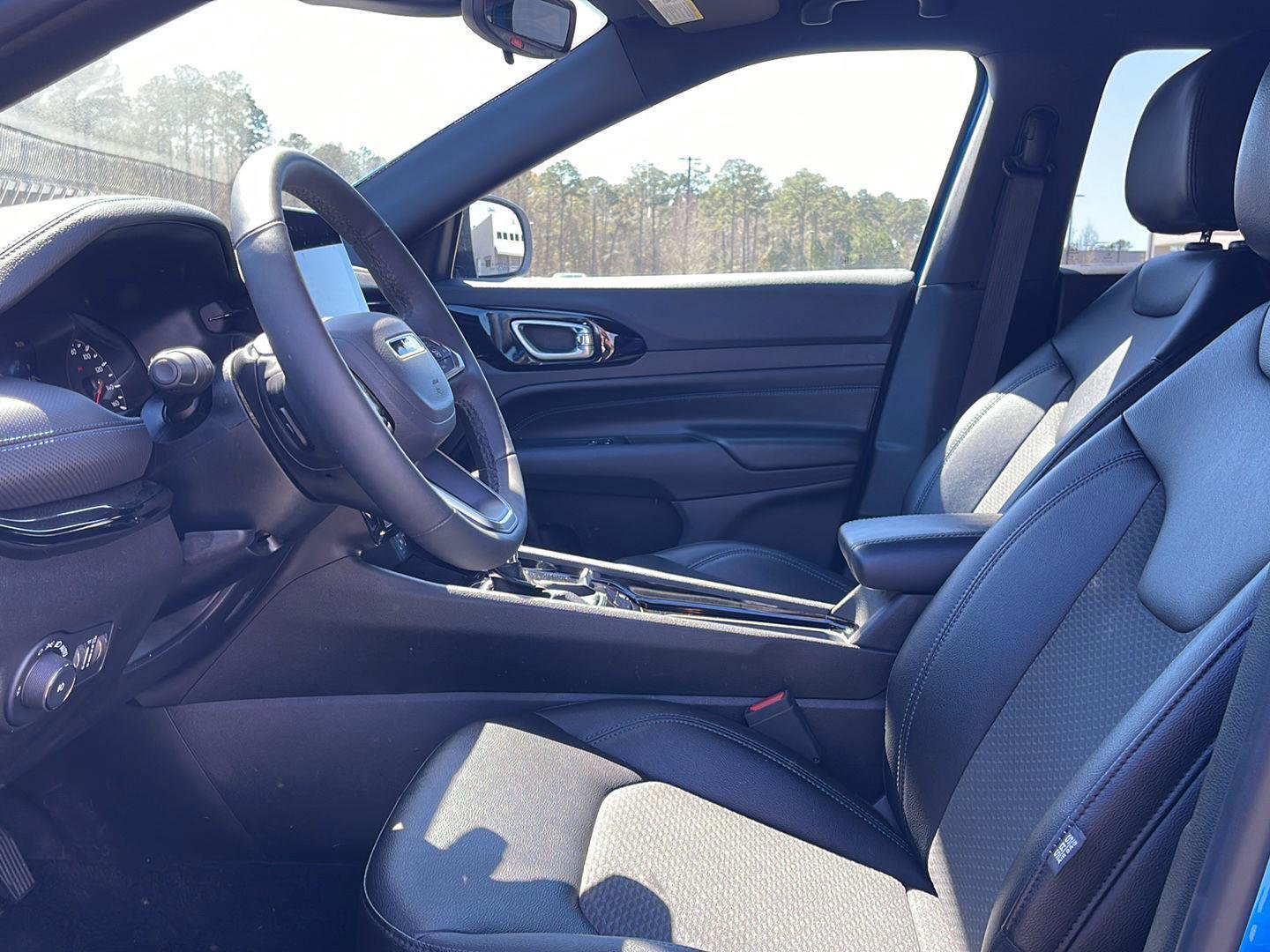 Used 2025 Jeep Compass Latitude w/ Altitude Special Edition image 13