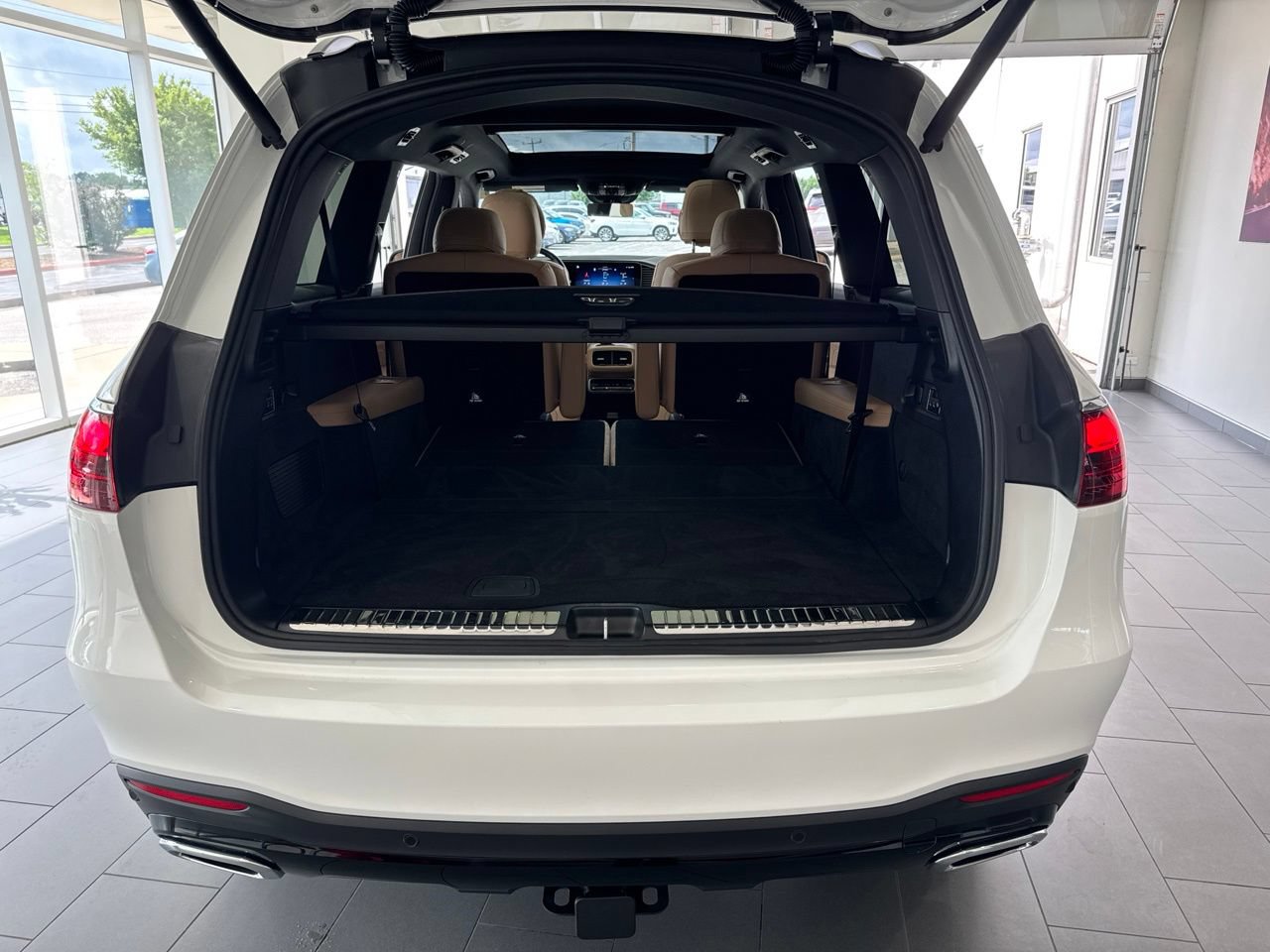 Used 2025 Mercedes-Benz GLS 450 4MATIC image 11