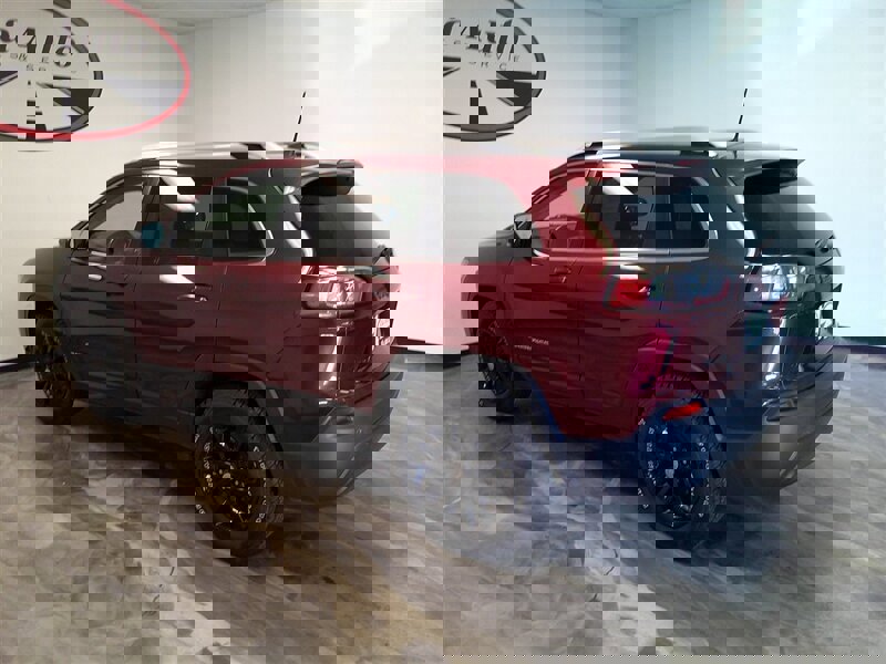 Used 2019 Jeep Cherokee Latitude Plus w/ Cold Weather Group image 12