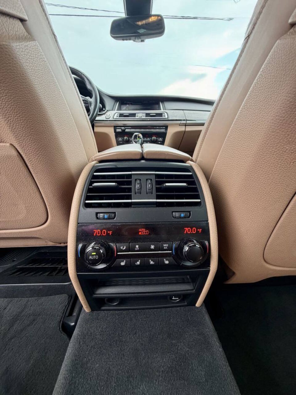 Used 2015 BMW 750Li xDrive AWD/4WD image 22