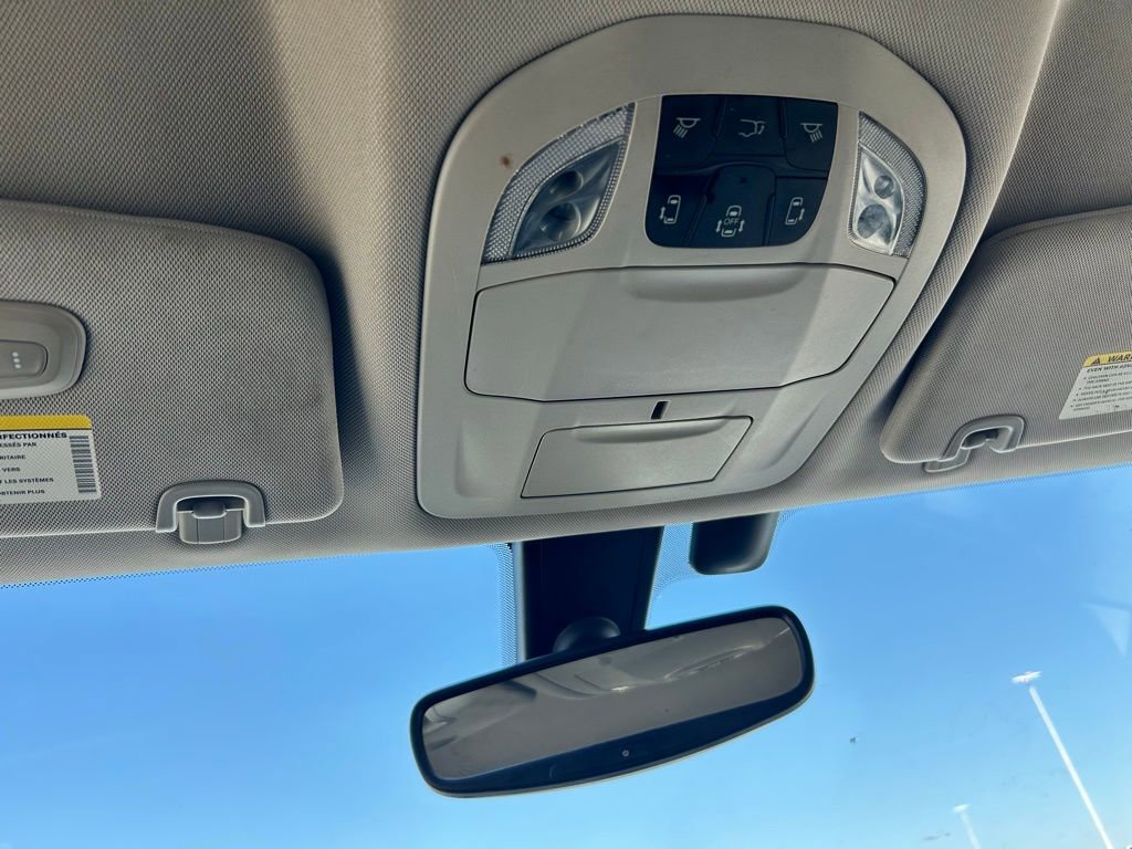 Used 2020 Chrysler Pacifica Touring-L FWD image 28