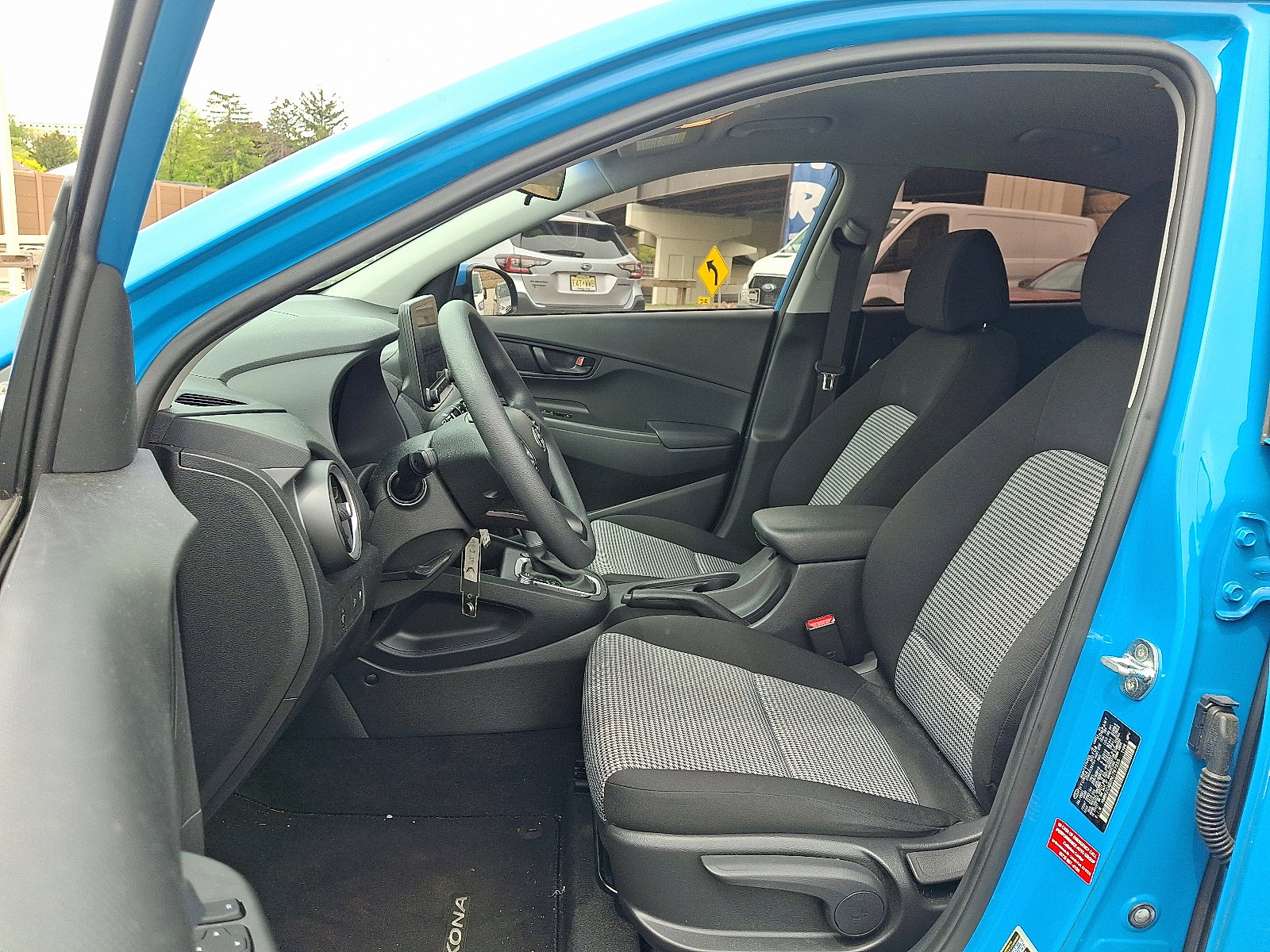 Used 2022 Hyundai Kona SE AWD/4WD image 13