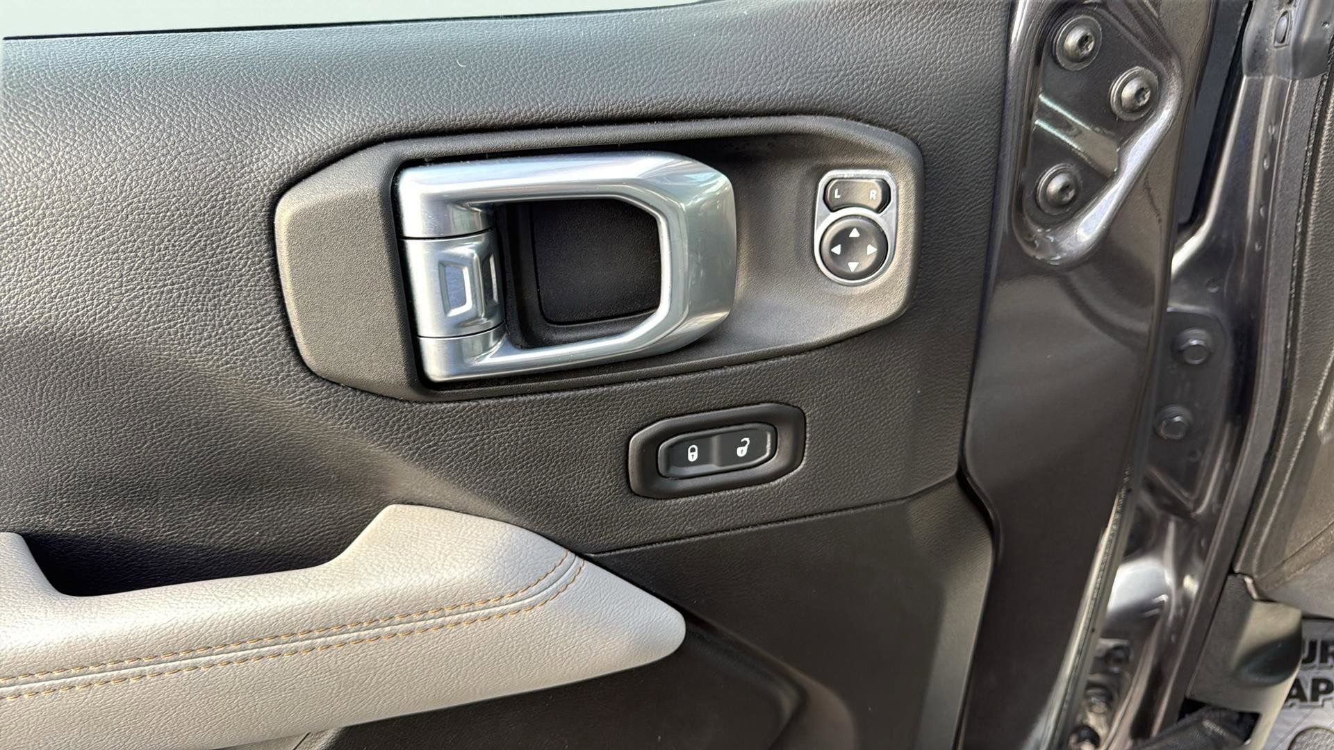 Used 2021 Jeep Wrangler Unlimited Sahara image 28