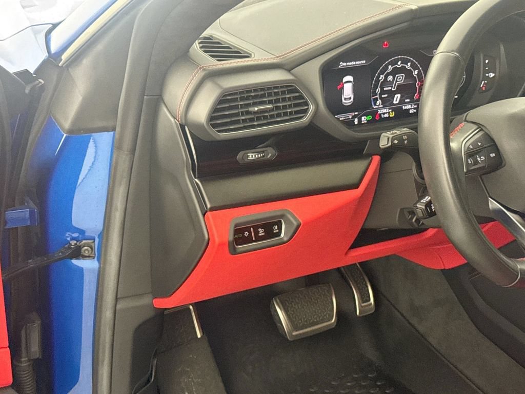Used 2022 Lamborghini Urus AWD/4WD image 10