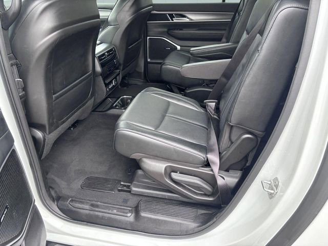 Used 2025 Jeep Wagoneer L Series II image 25