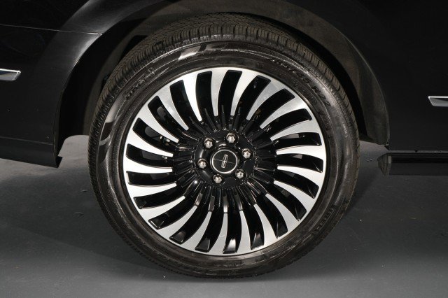 Used 2019 Lincoln Navigator Black Label AWD/4WD image 18