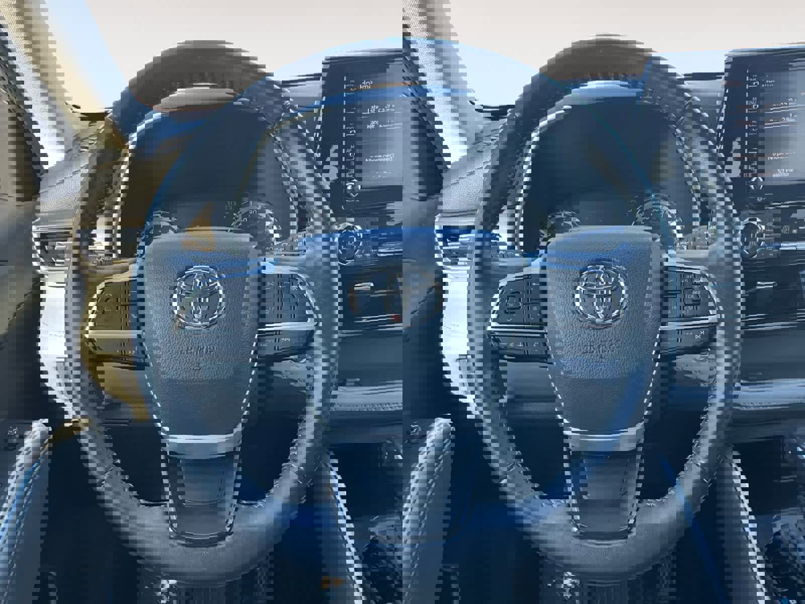 Used 2022 Toyota Highlander XLE image 19