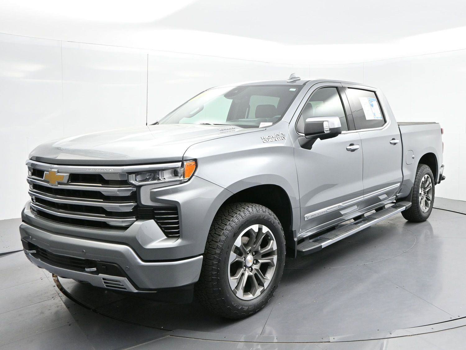 Used 2025 Chevrolet Silverado 1500 High Country w/ Technology Package AWD/4WD image 3