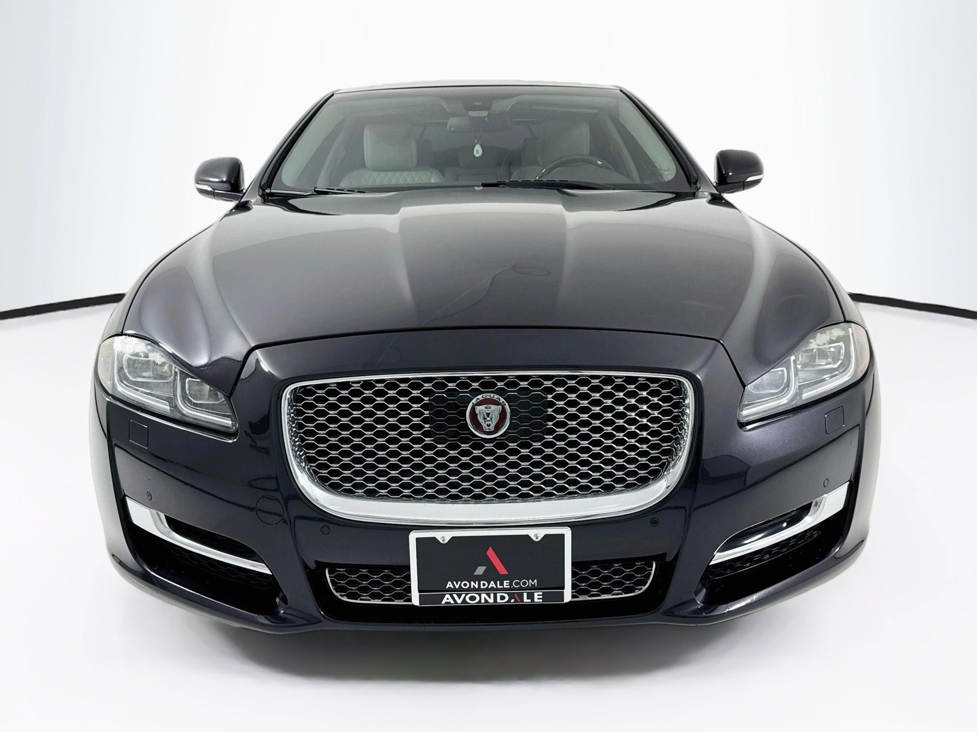 Used 2017 Jaguar XJ L Portfolio RWD image 2