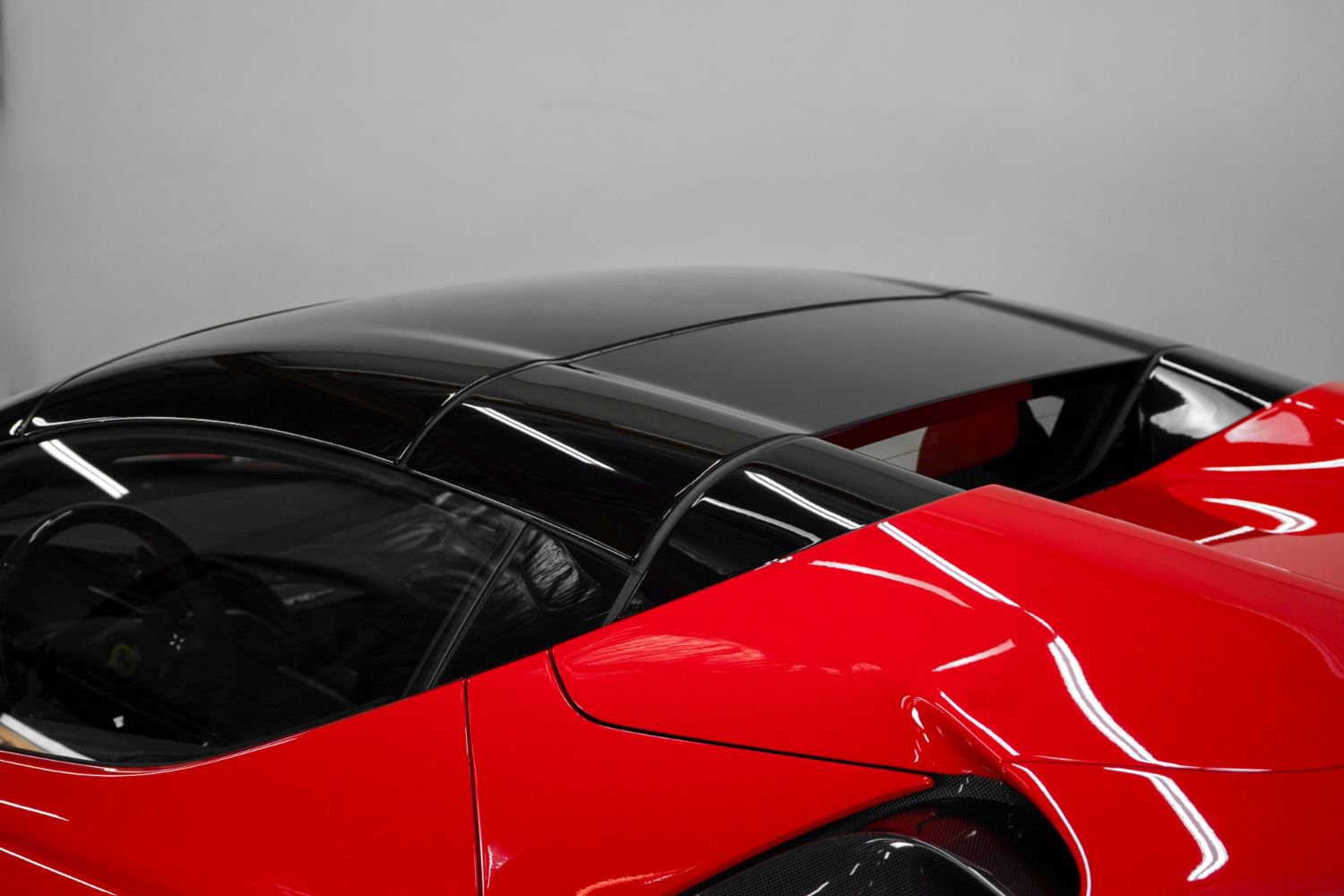 Used 2022 Ferrari SF90 Spider image 9