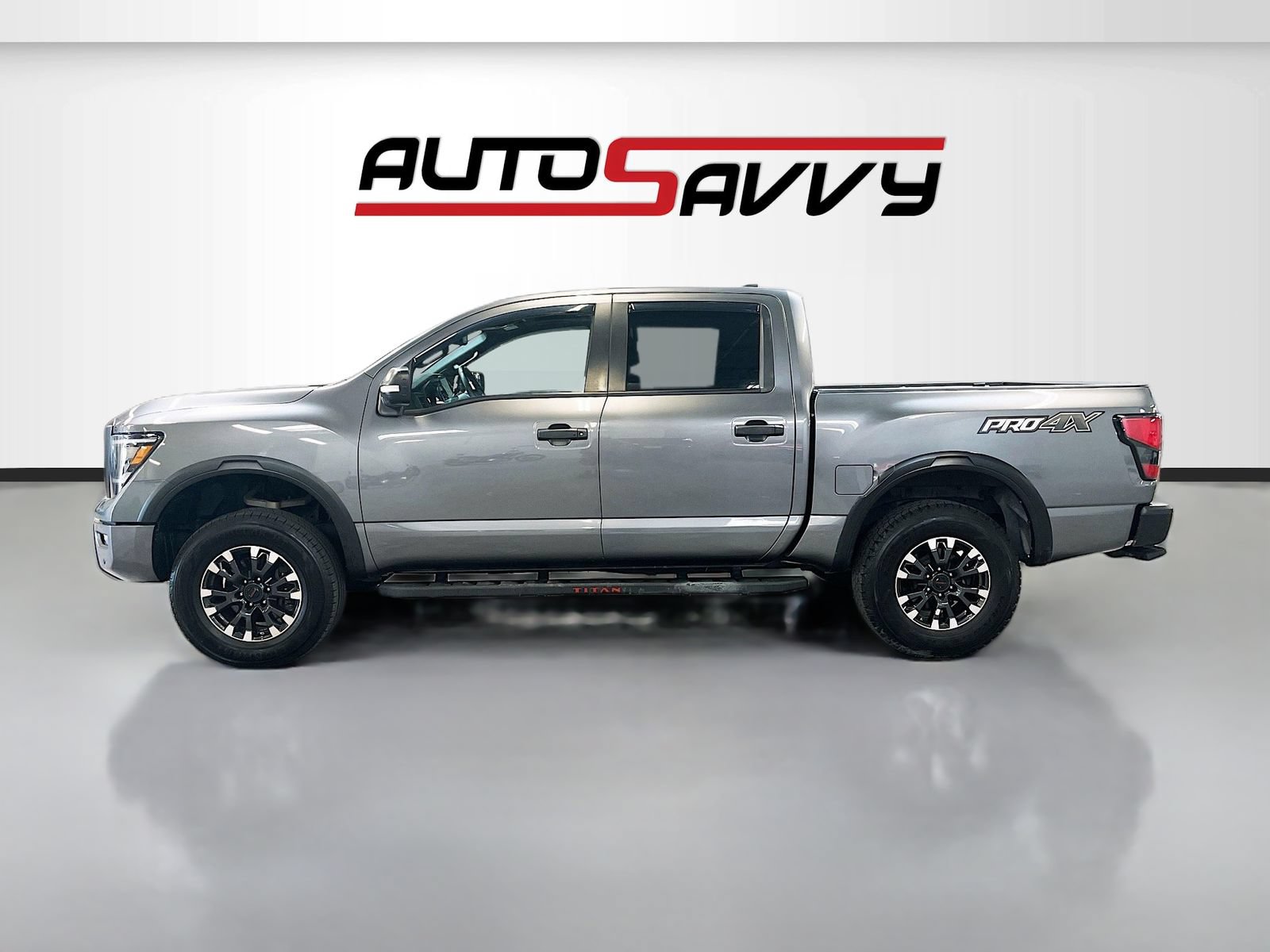 Used 2022 Nissan Titan PRO-4X w/ Pro-4x Convenience Package AWD/4WD image 4