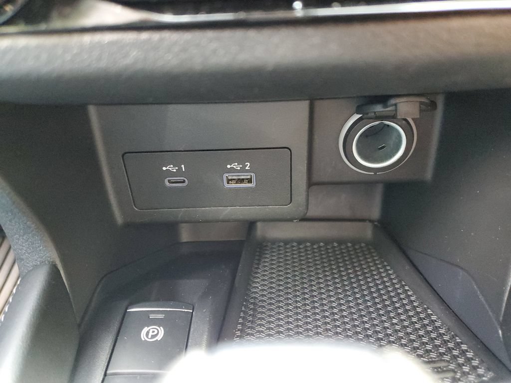 Certified 2023 Nissan Kicks SR w/ SR Premium Package FWD image 33