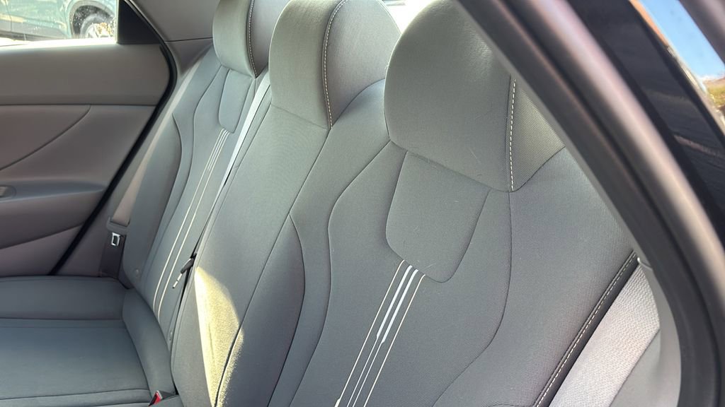 Used 2022 Hyundai Elantra Blue image 30