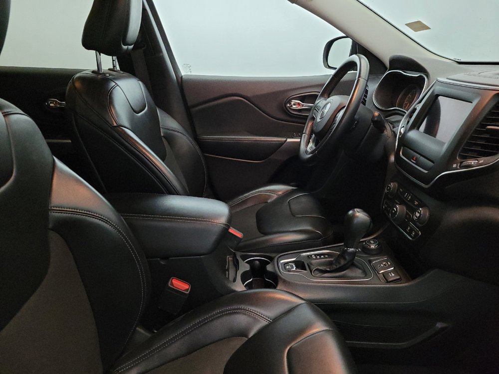 Used 2019 Jeep Cherokee Latitude Plus AWD/4WD image 21