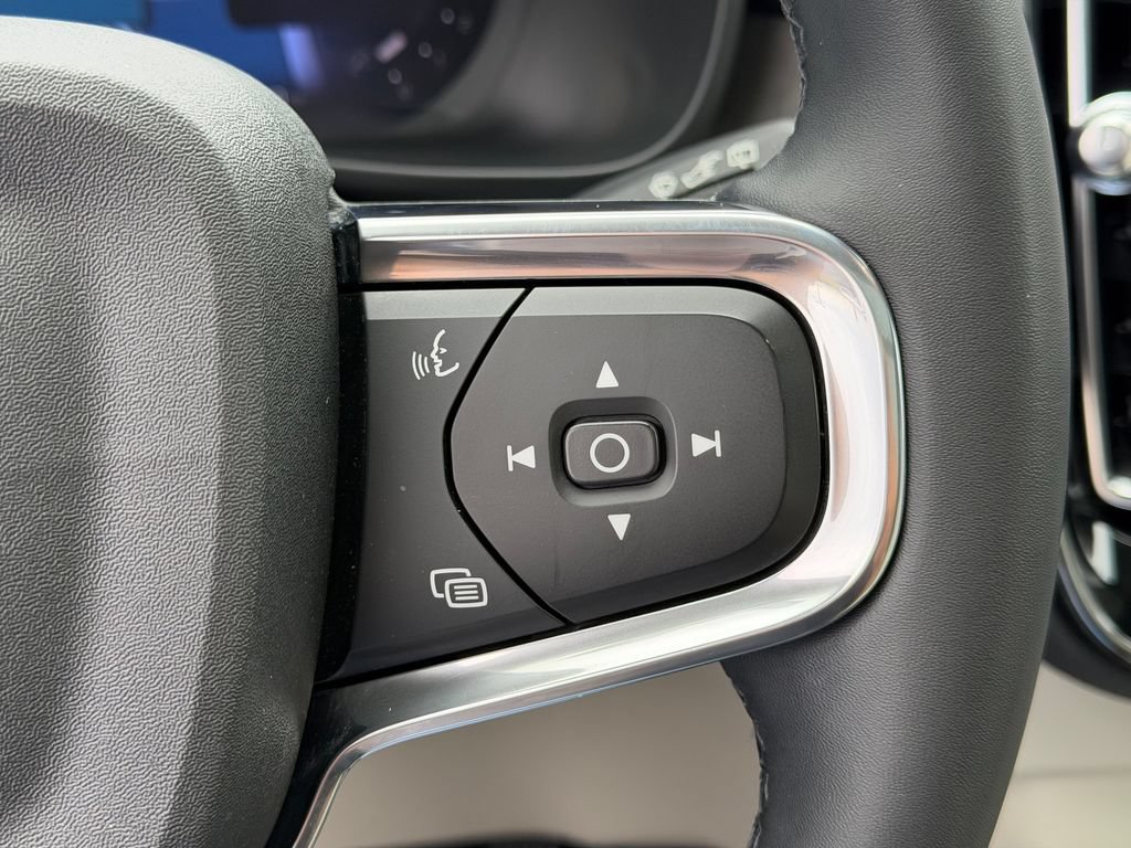 Certified 2023 Volvo XC40 B5 Plus w/ Protection Package Premier AWD/4WD image 27
