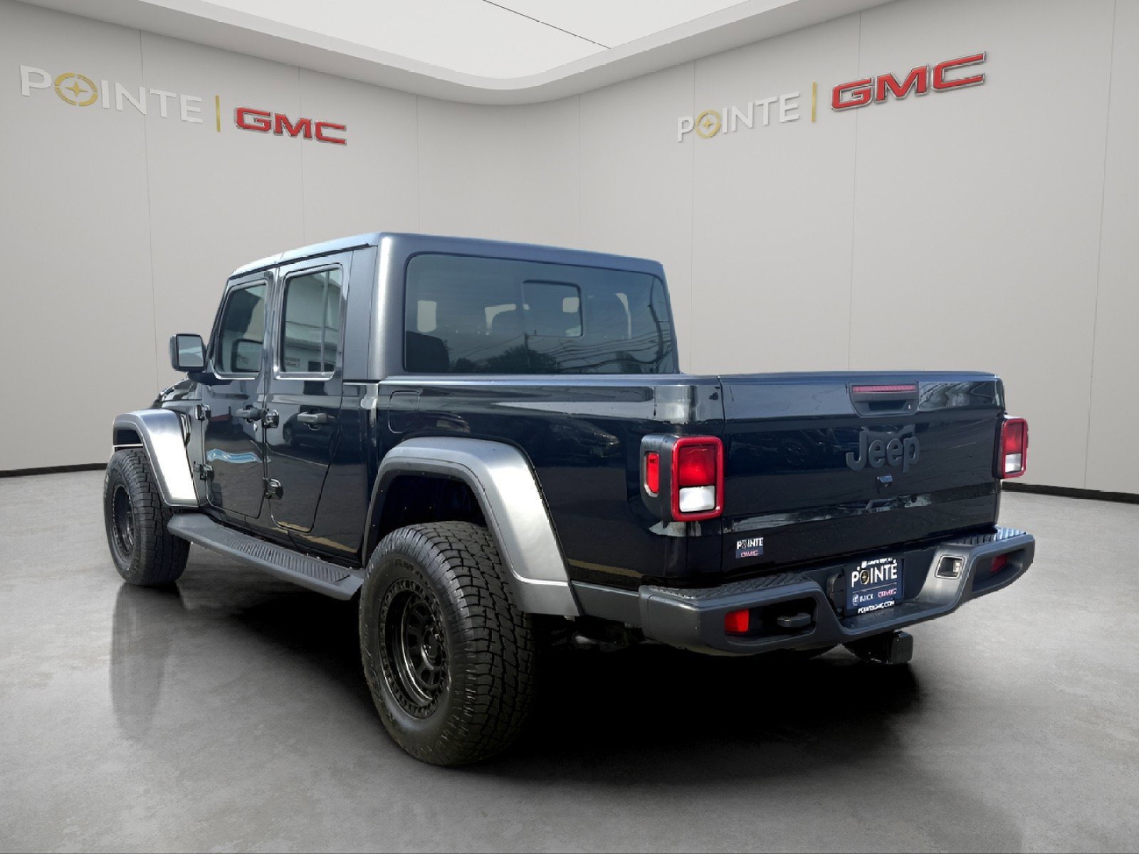 Used 2020 Jeep Gladiator Sport image 7