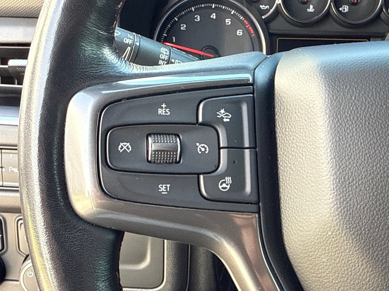 Used 2021 Chevrolet Suburban RST w/ Luxury Package AWD/4WD image 32