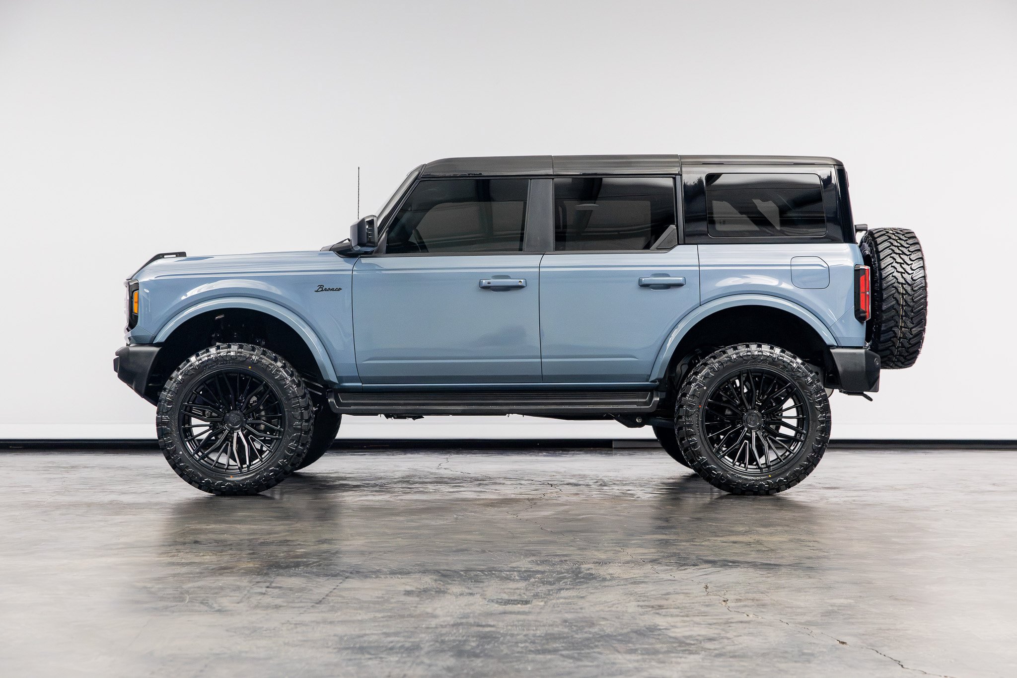 Used 2025 Ford Bronco Outer Banks AWD/4WD image 9