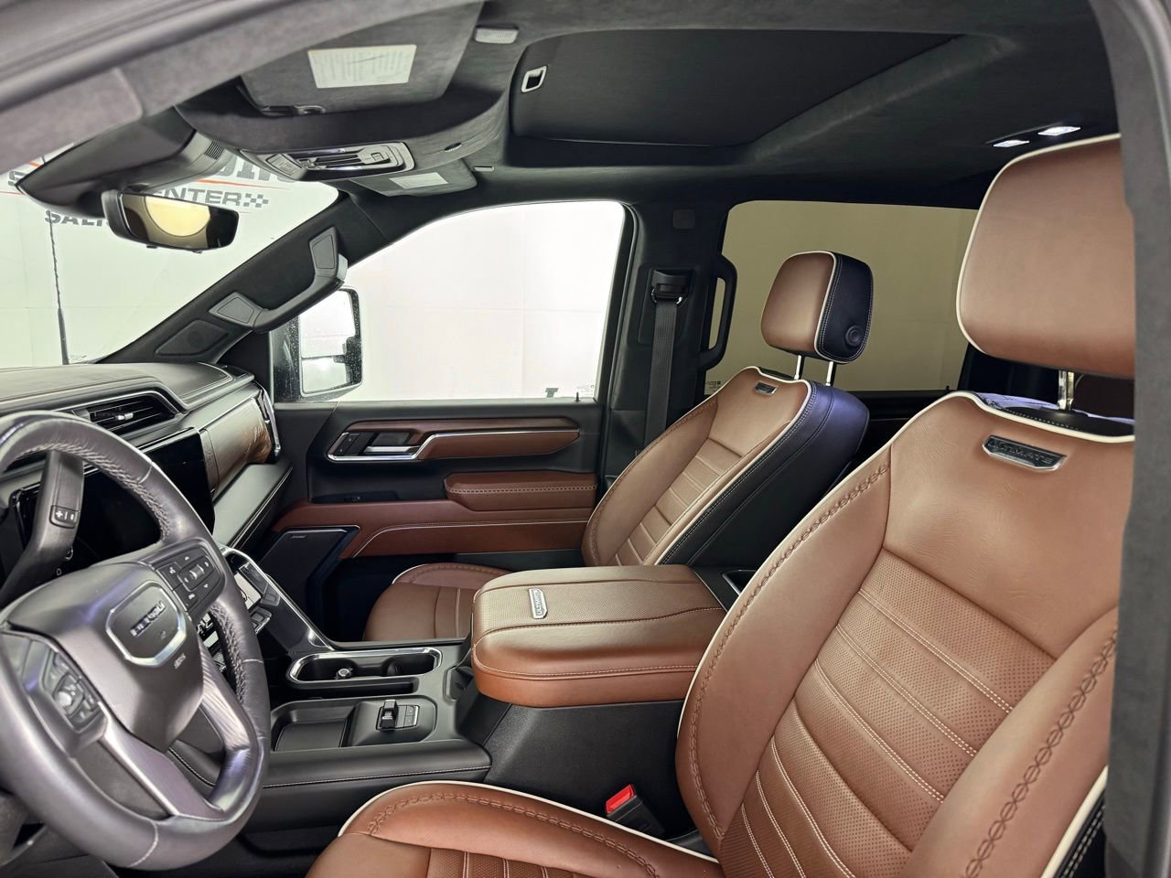 Used 2024 GMC Sierra 3500 Denali Ultimate AWD/4WD image 4