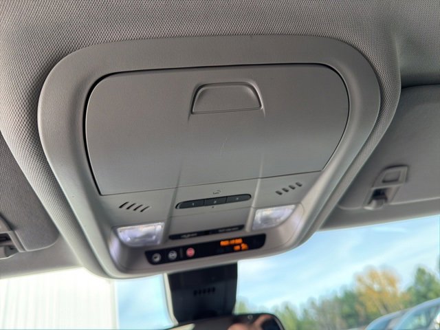 Used 2020 Chevrolet Equinox LT w/ Driver Convenience Package image 19