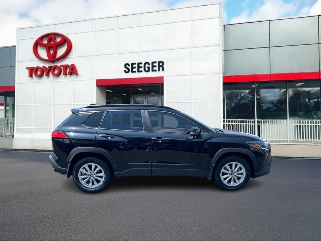 Used 2022 Toyota Corolla Cross LE w/ Moonroof Package AWD/4WD image 2