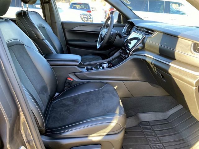 Used 2024 Jeep Grand Cherokee L Altitude image 22