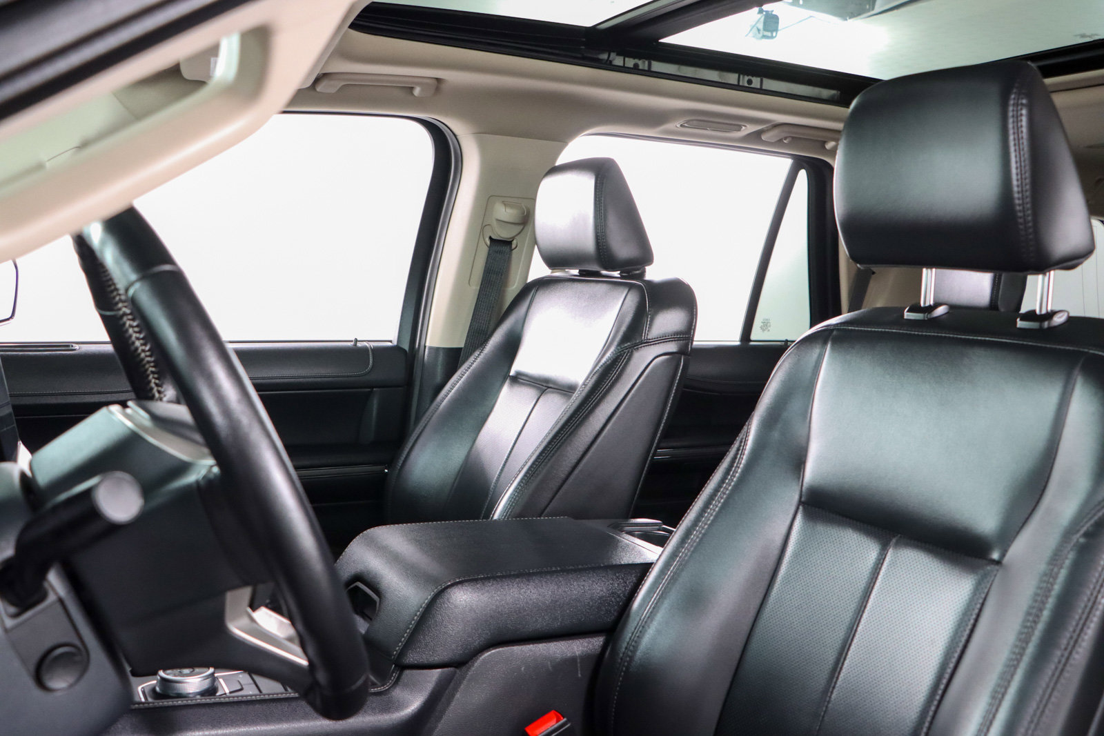 Used 2022 Ford Expedition XLT image 25