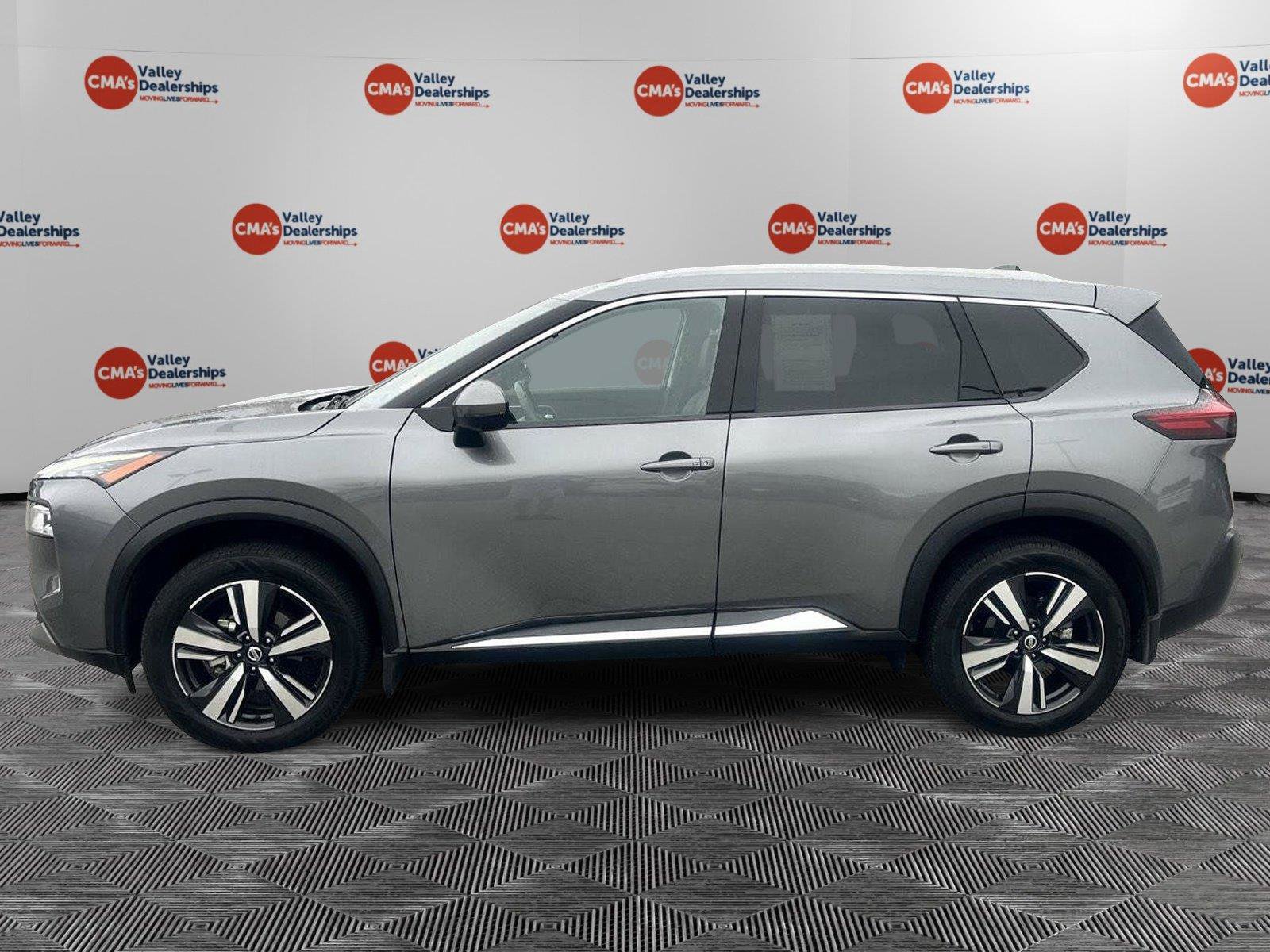 Used 2021 Nissan Rogue SL AWD/4WD image 2