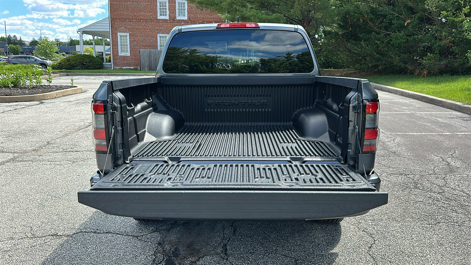 Used 2022 Nissan Frontier SV AWD/4WD image 6