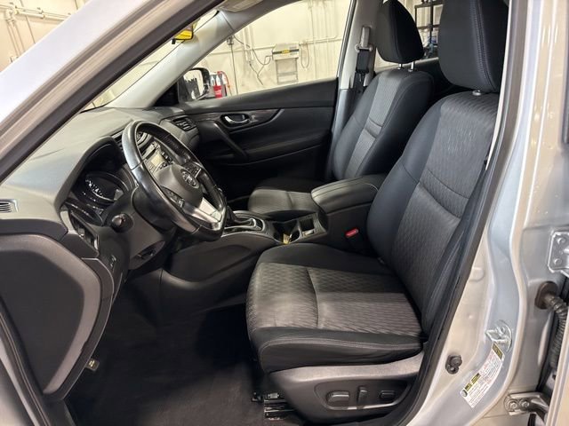 Used 2017 Nissan Rogue SV image 22
