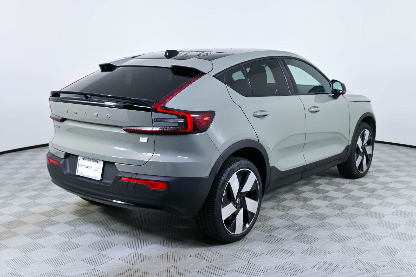 Certified 2023 Volvo C40 P8 Recharge Ultimate w/ Protection Package Premier AWD/4WD image 28
