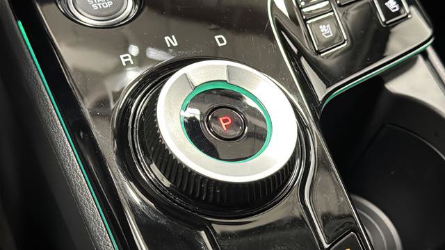 Used 2025 Kia Sportage SX Prestige image 19