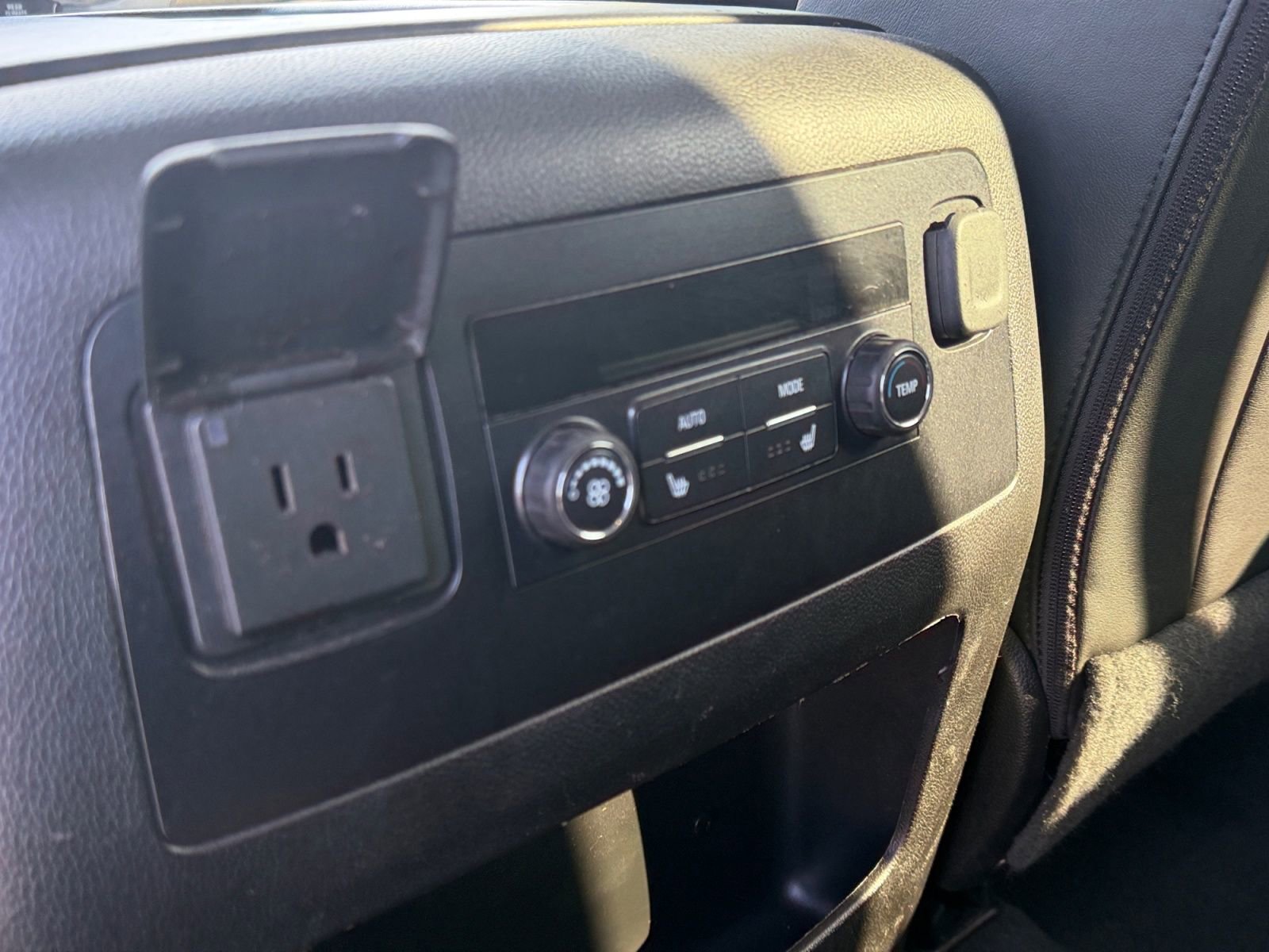 Used 2019 GMC Yukon XL Denali image 17