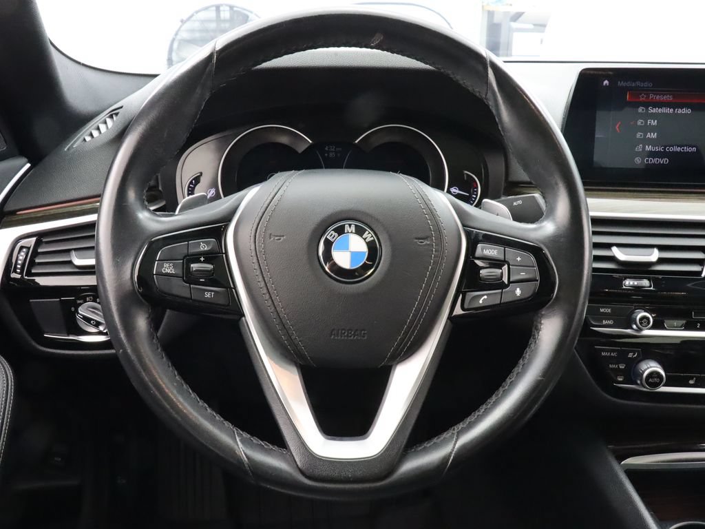 Used 2019 BMW 530i w/ Convenience Package RWD image 16