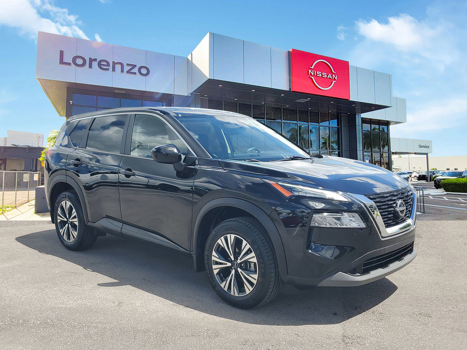 Used 2023 Nissan Rogue SV image 3