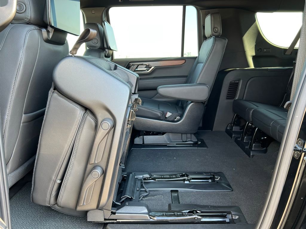 New 2025 GMC Yukon XL Denali w/ Denali Reserve Package image 6