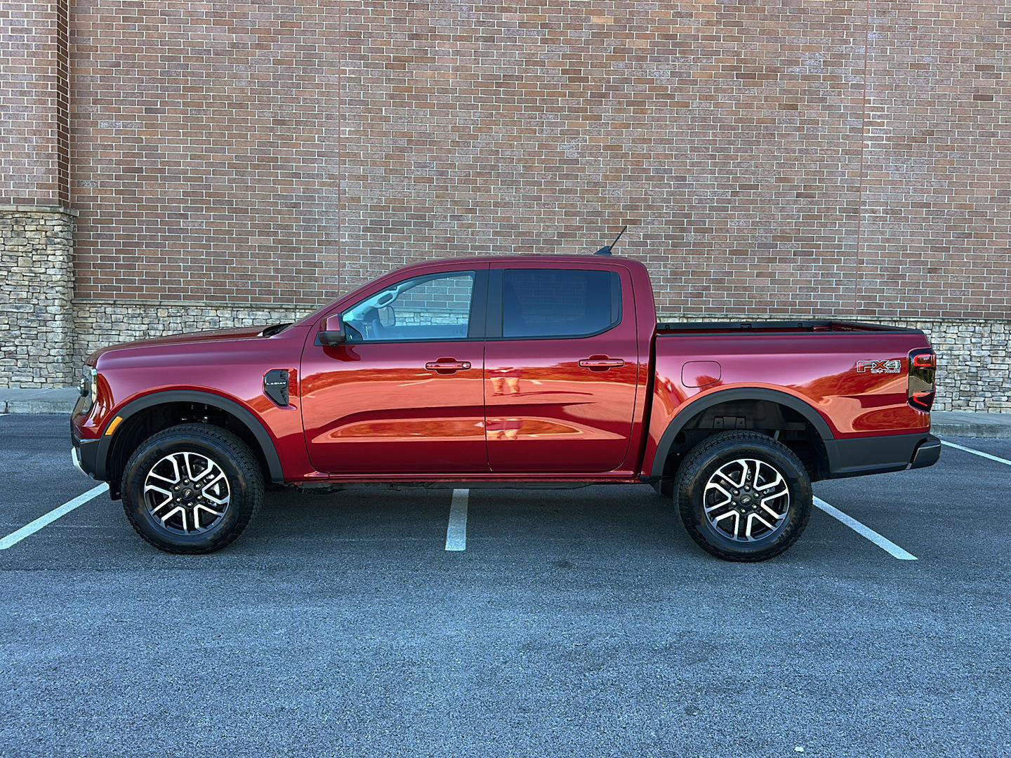 Used 2026 Ford Ranger Lariat w/ FX4 Off-Road Package AWD/4WD image 2