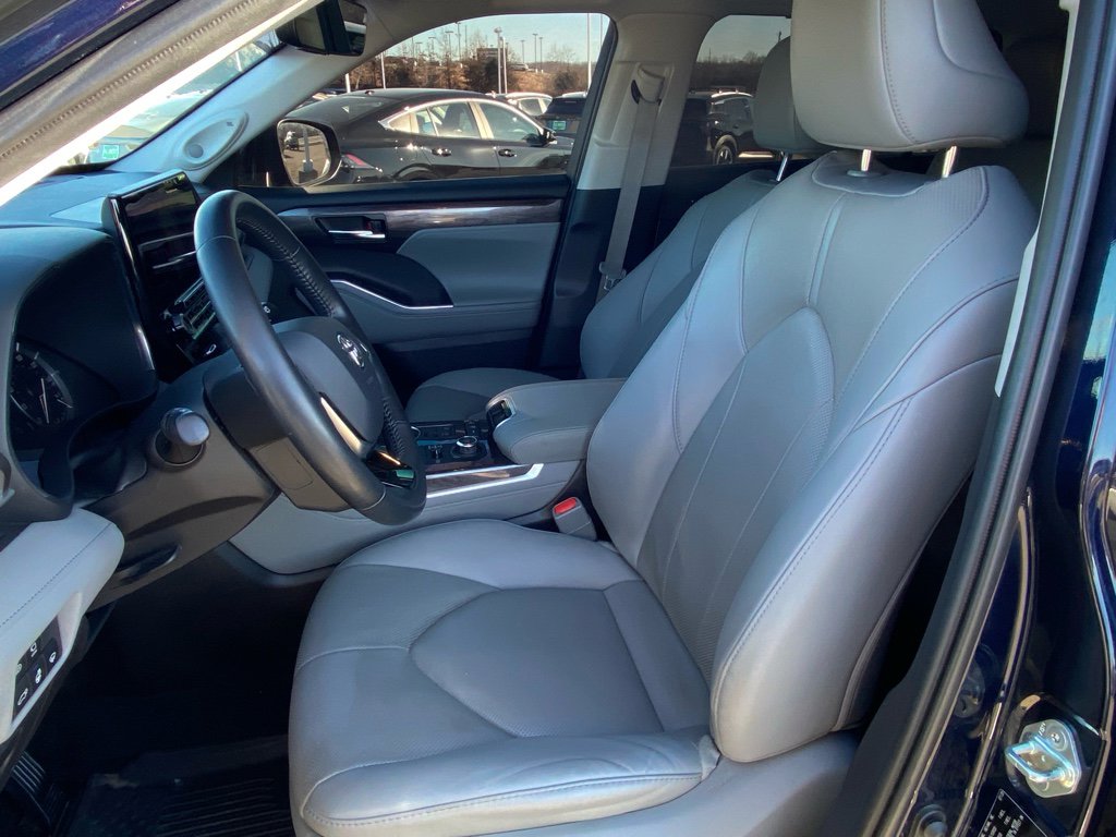 Used 2020 Toyota Highlander Limited image 11
