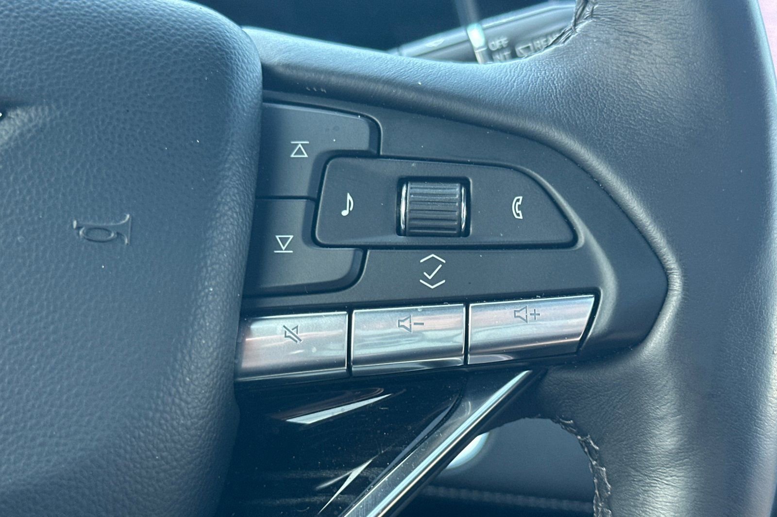 Certified 2023 Cadillac Escalade ESV Sport w/ LPO, ONYX Package image 37