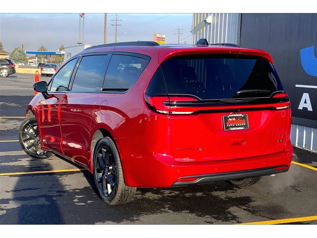 New 2026 Chrysler Pacifica Select w/ S Appearance Package AWD/4WD image 3