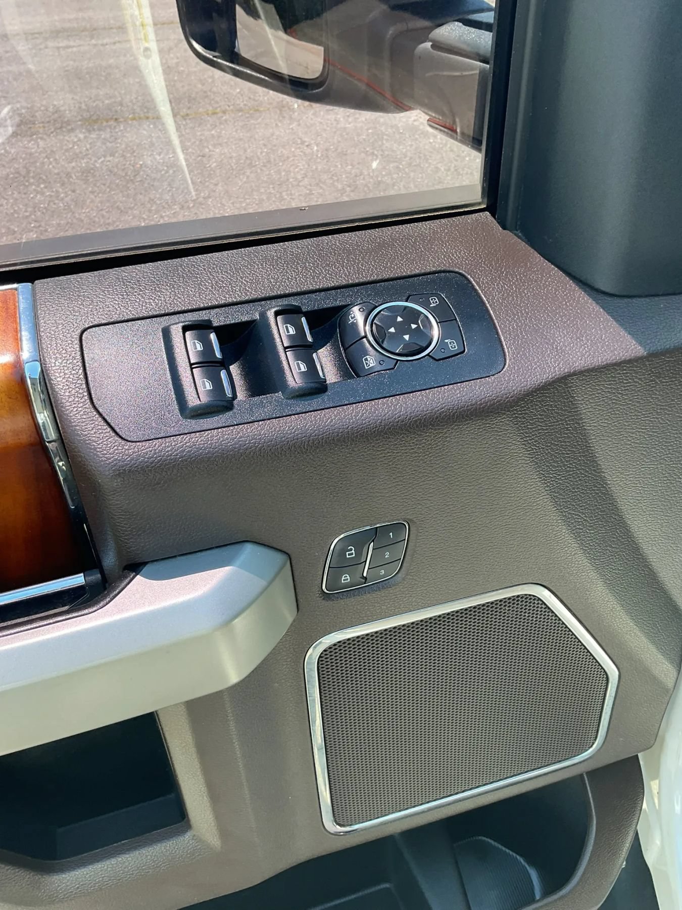 Used 2015 Ford F150 King Ranch w/ FX4 Off-Road Package AWD/4WD image 27